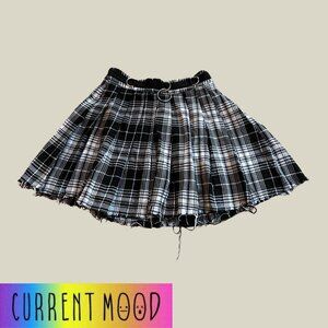 Current Mood Dolls Kill pleated mini o-ring schoolgirl skirt in black/white(XS)